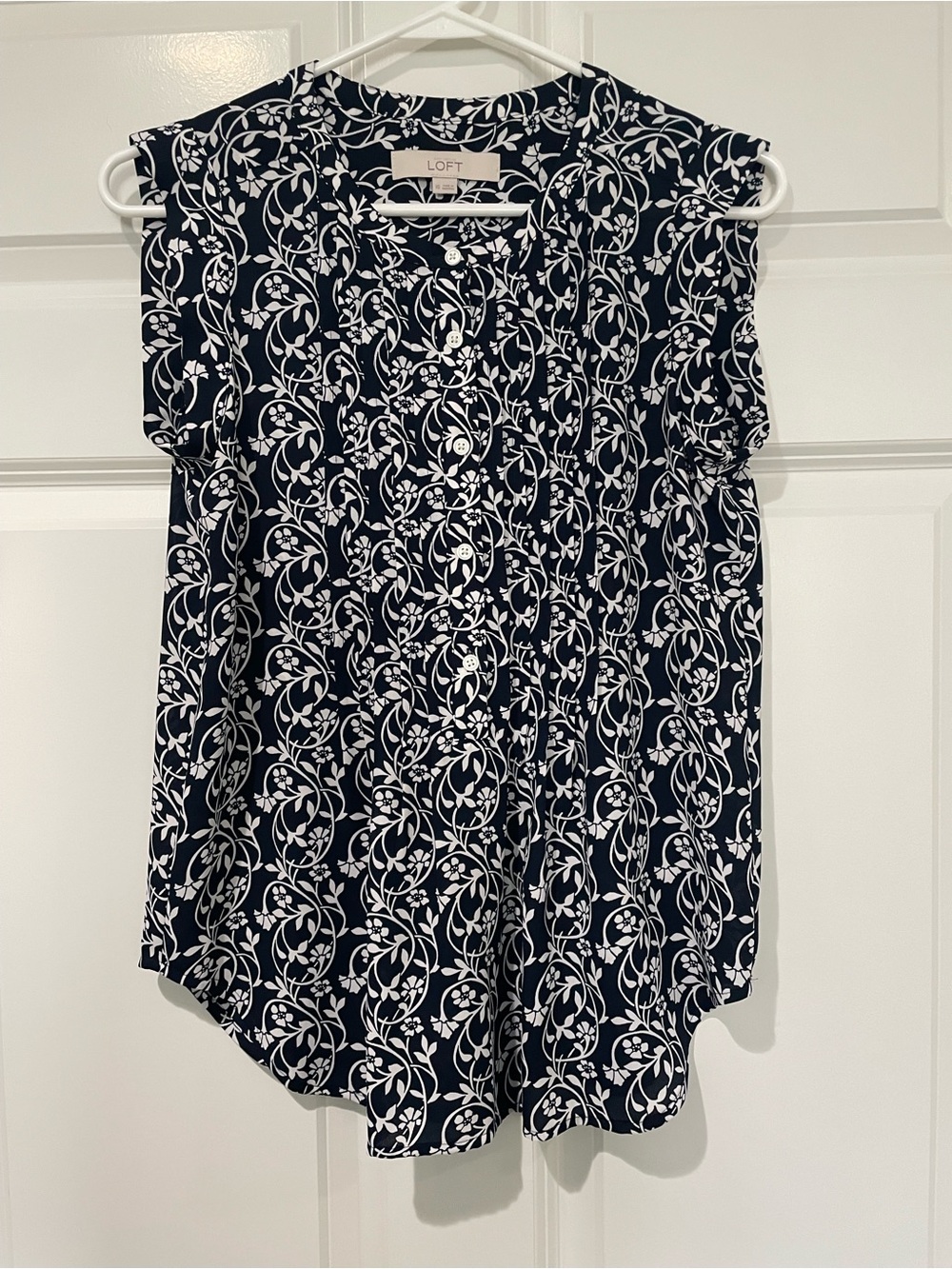LOFT Navy and White Floral Sleeveless Blouse XS